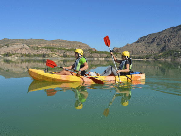 Kayak en Pajares Naturales en el embalse del Quípar, Murcia, España