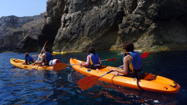 Excursión kayak + snorkel en la reserva marina en Menorca, España