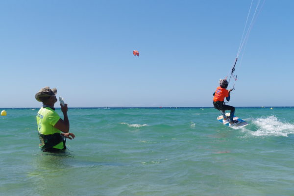Curso privado 4 horas de kitesurf en Tarifa, Cádiz, España