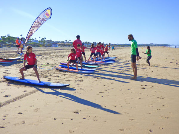 Curso de iniciación al surf en Cádiz, España