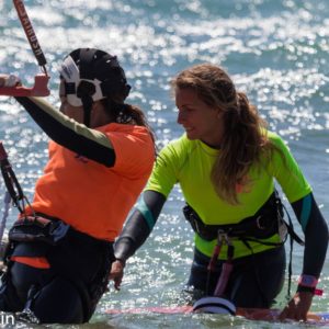 20NudosTarifa kiteschool Rocio con su alumna Maria
