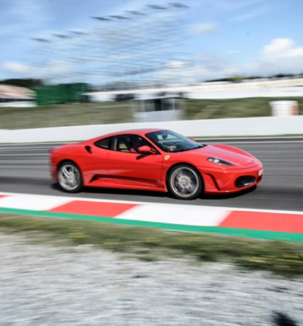 Conducir Ferrari F430 dos vueltas circuito corto en España