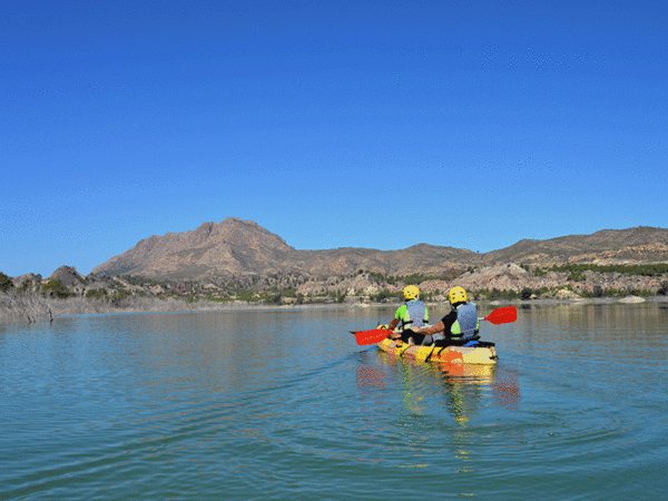 Kayak en Pajares Naturales en el embalse del Quípar, Murcia, España